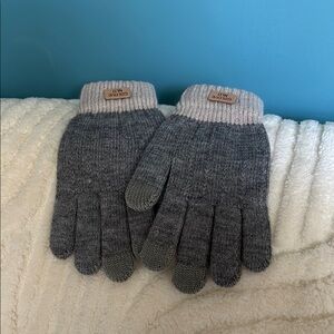 Gray Knit Gloves